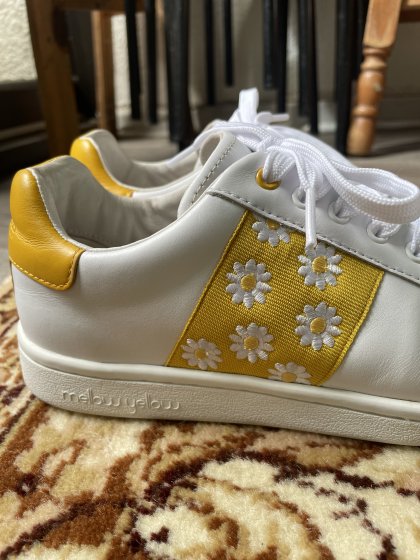 Sneakers blanches et jaunes fleuries Mellow Yellow