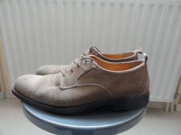 Chaussures en cuir daim, très peu porté