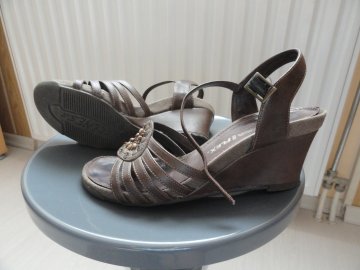 Sandales en cuir très peu porté de la marque FEDER FLEX