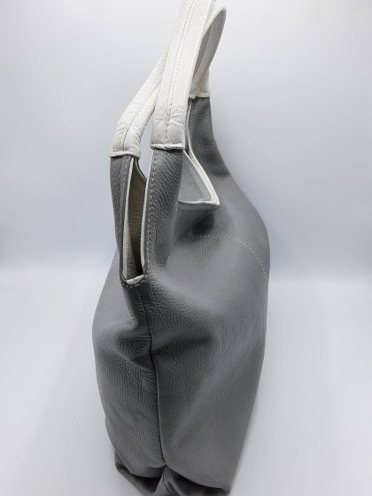 Sac cuir gris clair et blanc de seconde main