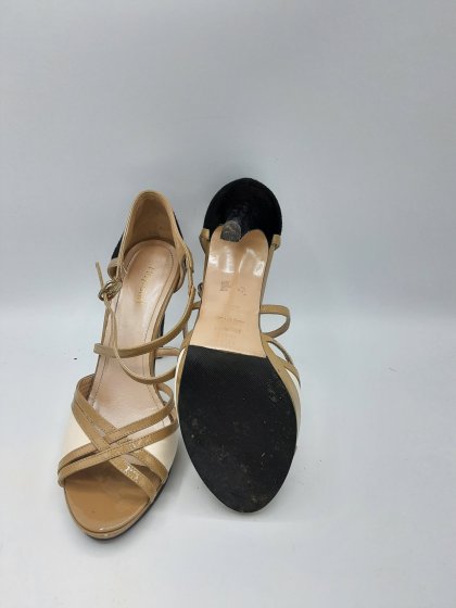 Sandales beige et noir de seconde main