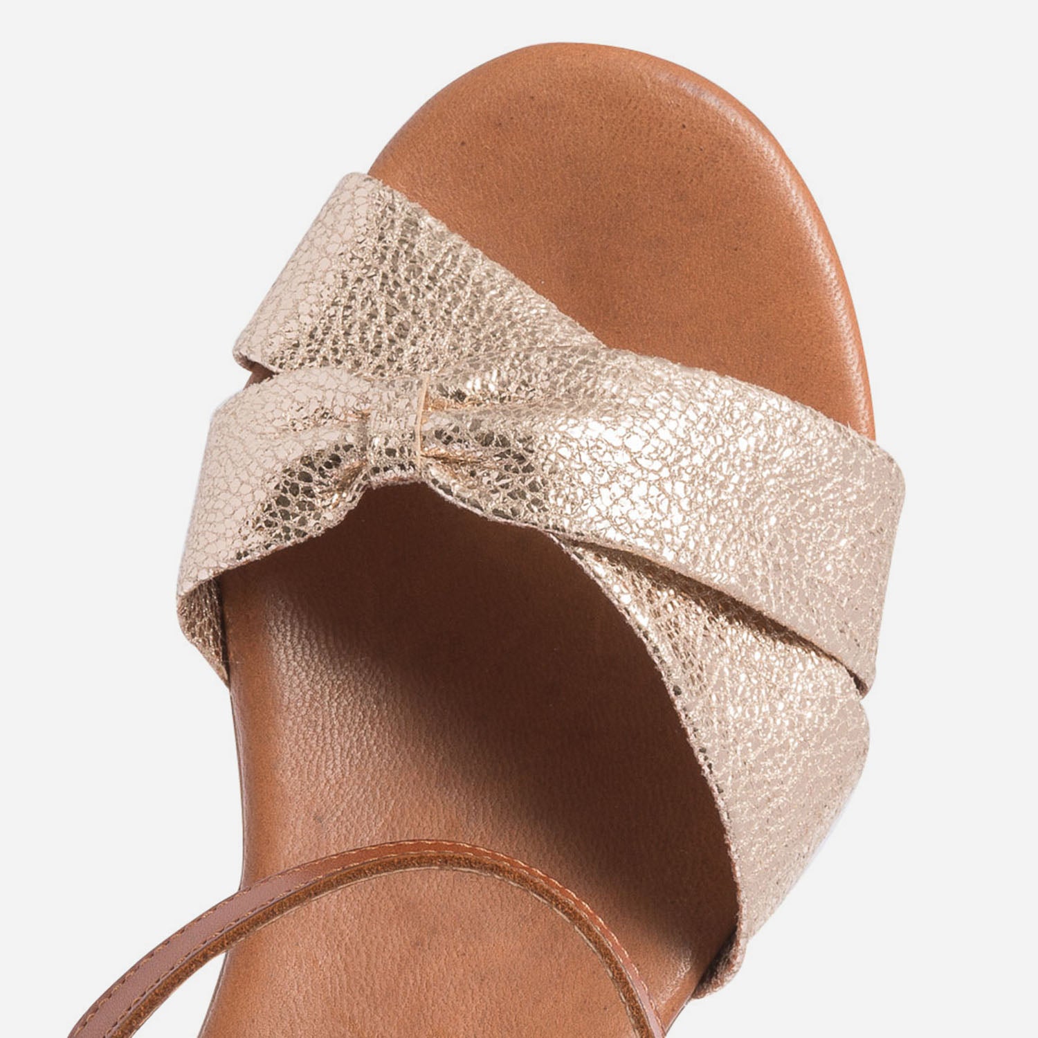 Sandale cognac et or à brides croisées