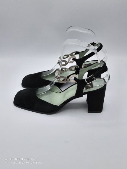 Slingbacks noir nubuck et bijoux CHARLES JOURDAN T41 de seconde main