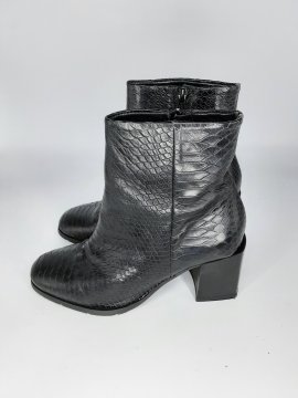 Bottes, bottines de seconde main.