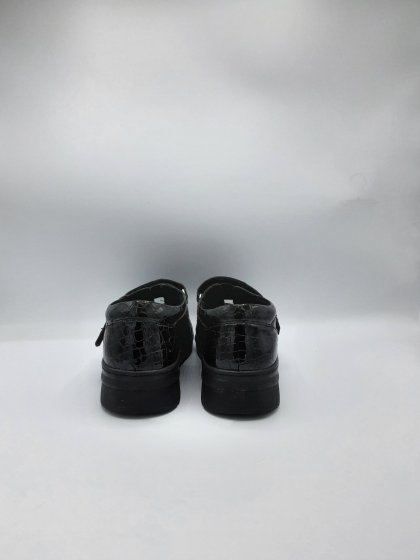CHAUSSURES AVEC SCRATCHS DE SECONDE MAIN