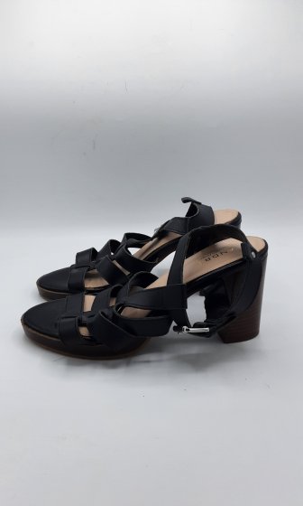 sandales noire à talon