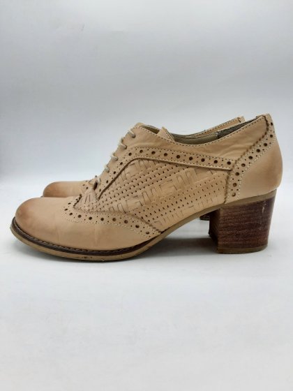 Derbies à talons BATA beiges de seconde main