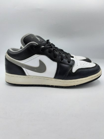 Baskets NIKE AUR JORDAN blanches et noires de seconde main