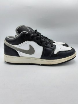 Baskets NIKE AUR JORDAN blanches et noires de seconde main