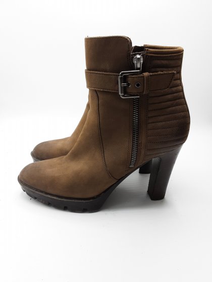Bottines à talons de seconde main de la gamme MINELLI