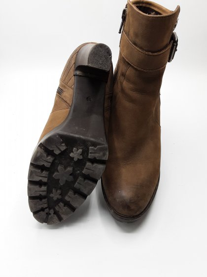 Bottines à talons de seconde main de la gamme MINELLI