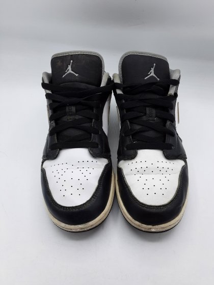 Baskets NIKE AUR JORDAN blanches et noires de seconde main