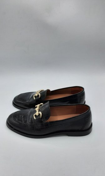 mocassin