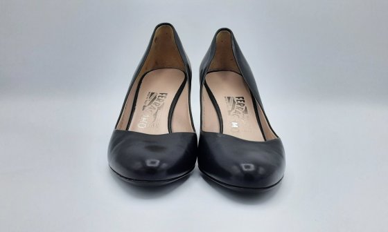 Paire d’escarpin noir en cuir lisse de seconde main