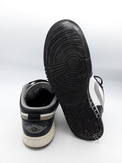 Baskets NIKE AUR JORDAN blanches et noires de seconde main