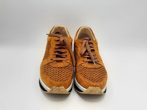 Sneakers camel suédé perforé GADEA de seconde main