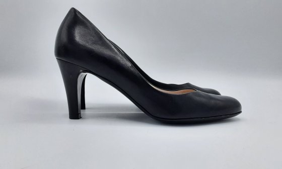 Paire d’escarpin noir en cuir lisse de seconde main