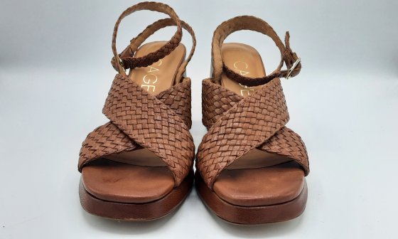 Sandales à talon marron en cuir de seconde main