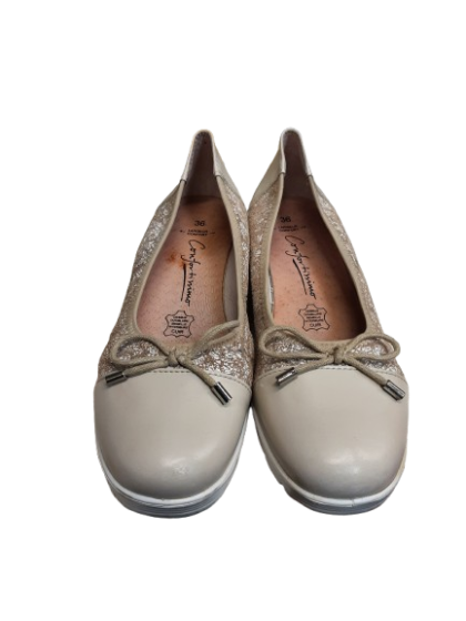 Ballerine compensée cuir beige et irisé T 36 de seconde main