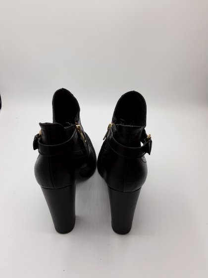 Bottines à talons noires bata de seconde main