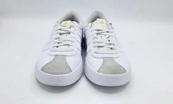 Paire de basket blanche adidas de seconde main