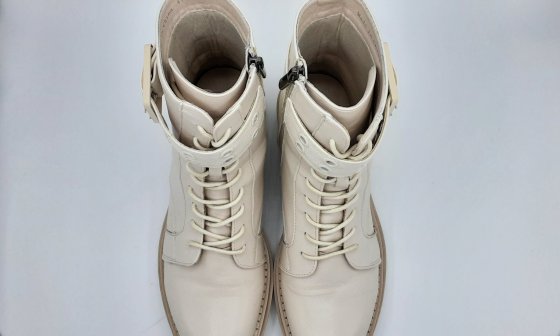 Boots à lacets ecru de seconde main