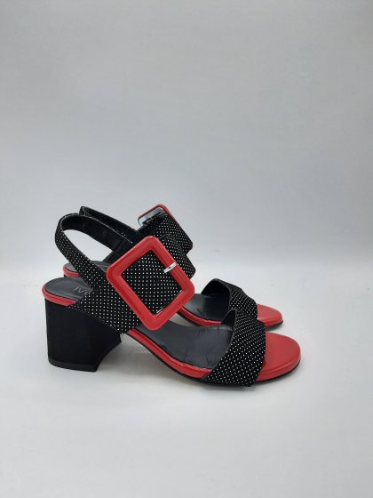 Sandale noir et rouge Ivoire de seconde main