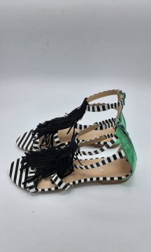 sandale noir et blanc