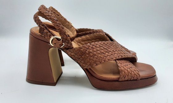 Sandales à talon marron en cuir de seconde main