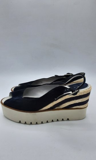 Sandales compensées bleu marine de seconde main