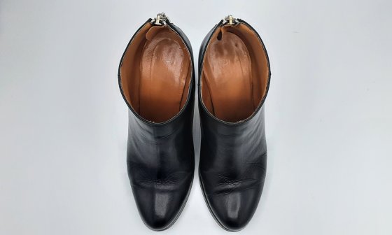 Paire de bottine à talon noir en cuir de seconde main