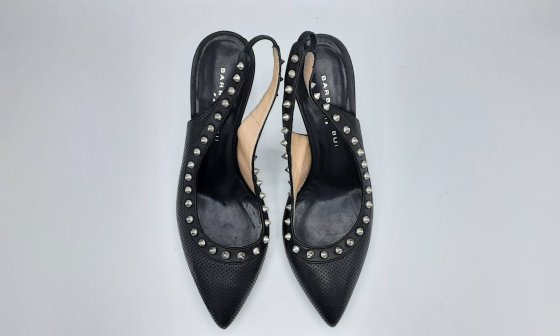 Escarpin noir slim basket cloutée de seconde main