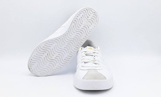 Paire de basket blanche adidas de seconde main