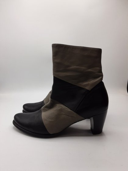 Bottines noires et grises de seconde main