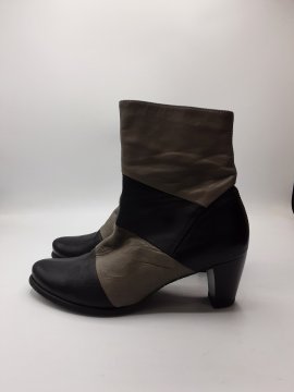 Bottines noires et grises de seconde main