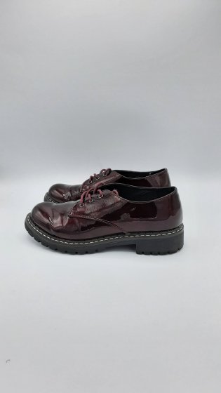 Derbies vernie de seconde main