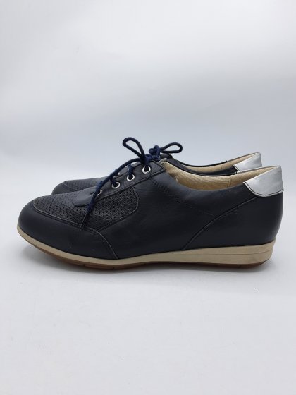 Baskets DAMART marines de seconde main