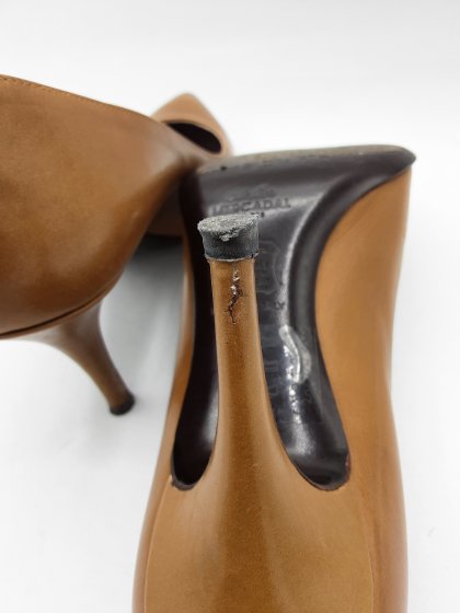 Escarpins ATELIER MERCADAL camel de seconde main