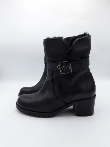 Bottines noir a talons  de seconde main