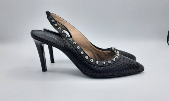 Escarpin noir slim basket cloutée de seconde main