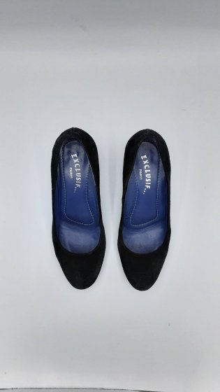 Chaussures à talons noire en cuir velours de seconde main
