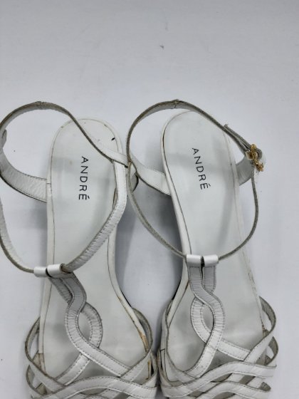 Sandales ANDRE blanches de seconde main
