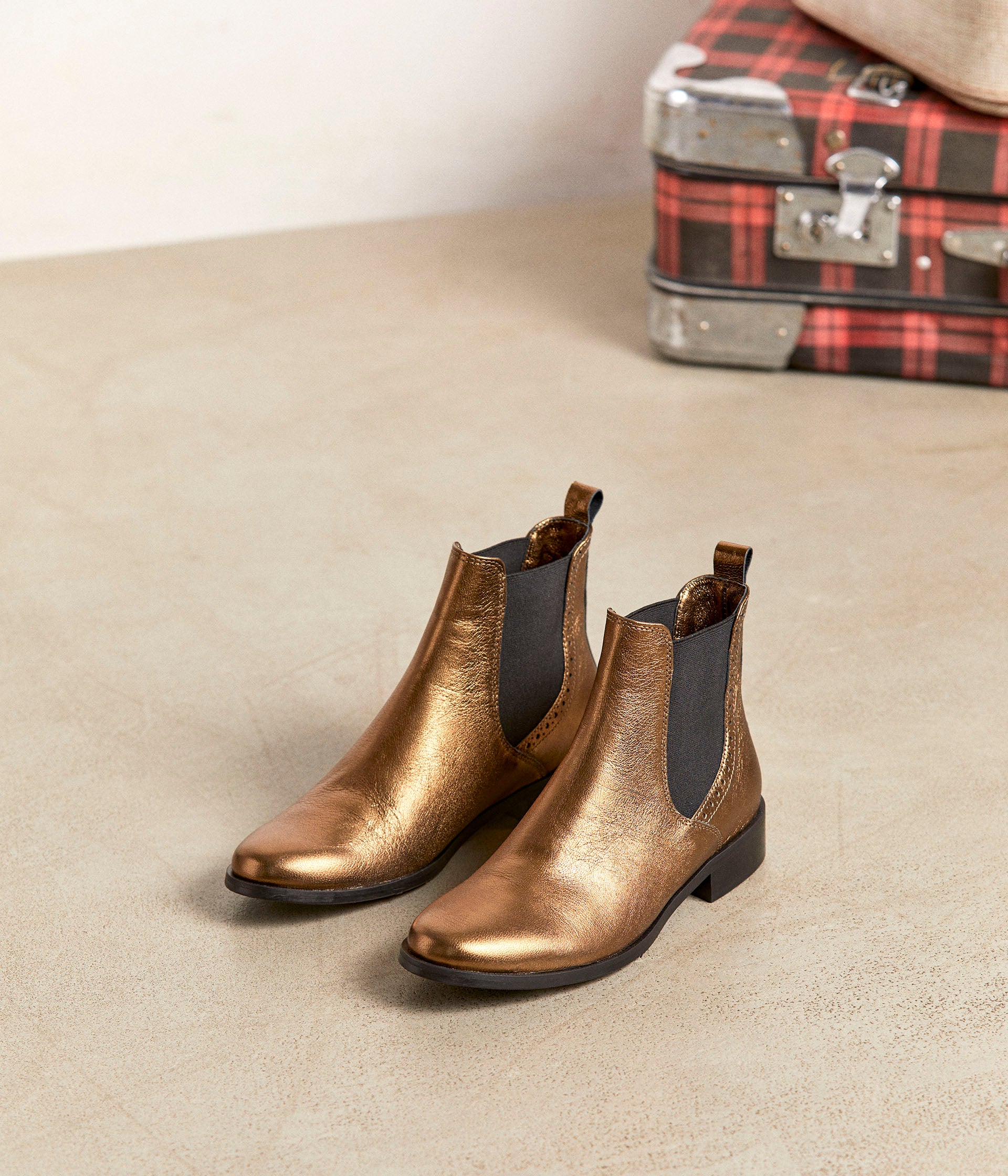 BOOTS PRUNE OR
