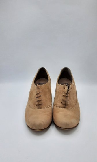 Derbies beiges à talons de seconde main