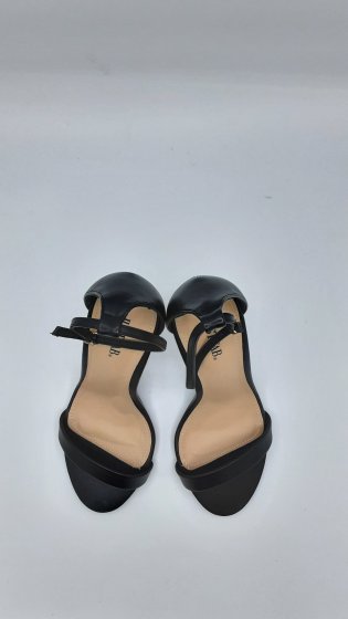 Paires de talons aiguilles noir de seconde main