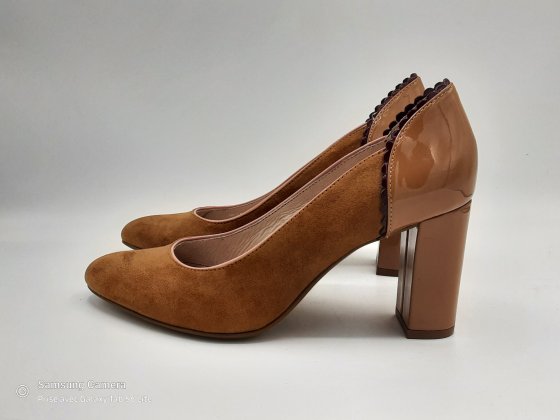 Escarpin Camel cuir nubuck Eram