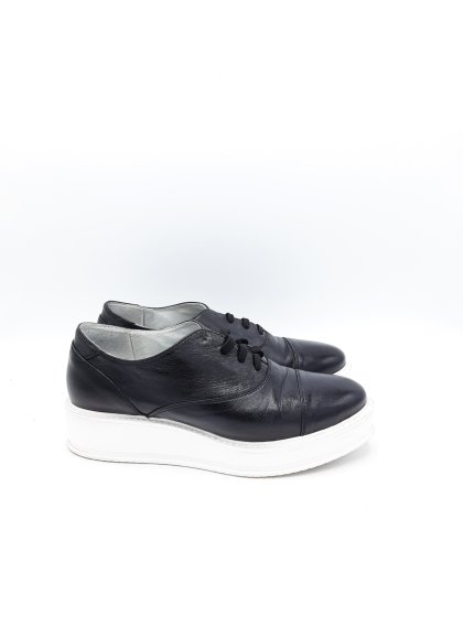 Paire de mocassins noirs