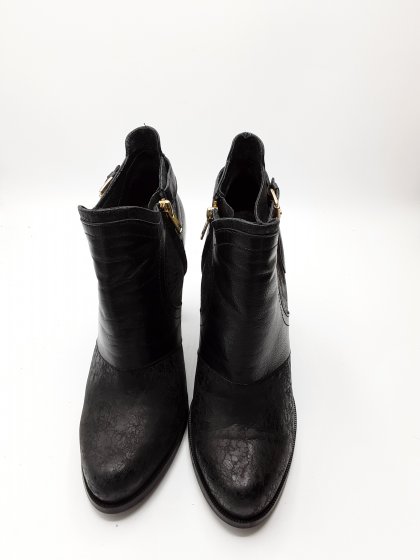 Bottines à talons noires bata de seconde main