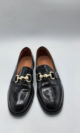 mocassin
