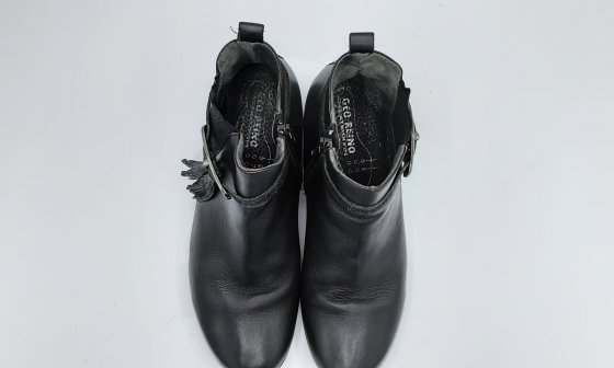 Bottine noir cuir avec détails argenté de seconde main